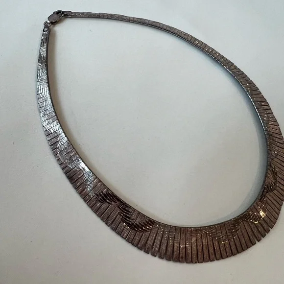 Elegant Silver Necklace - Picture 5 of 9